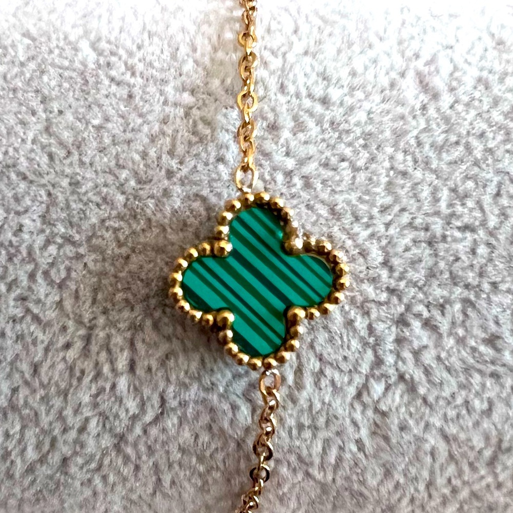 Elegant Green Clover Bracelet